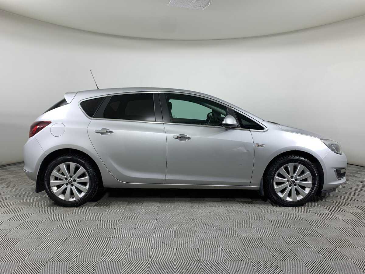 Opel Astra с пробегом — 2012 год. Фото: #3