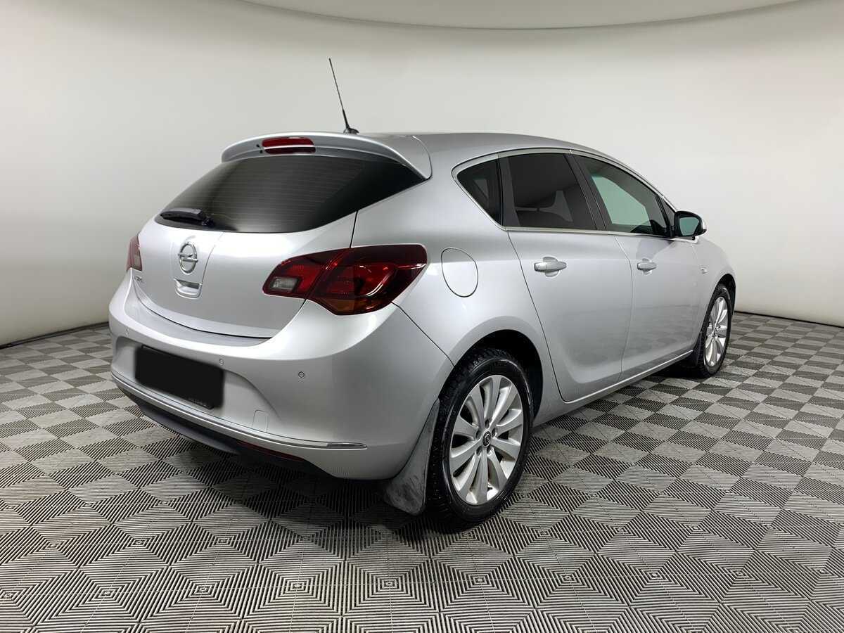 Opel Astra с пробегом — 2012 год. Фото: #4