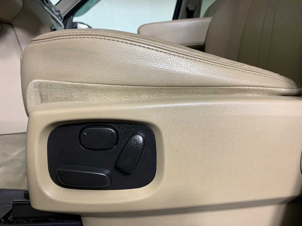 Land Rover Discovery с пробегом — 2012 год. Фото: #16