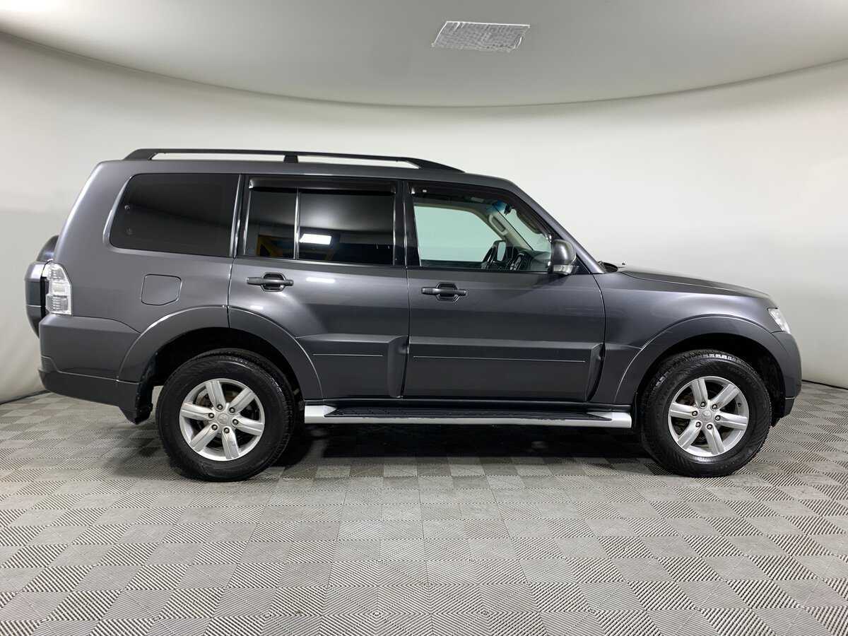 Mitsubishi Pajero с пробегом — 2015 год. Фото: #3