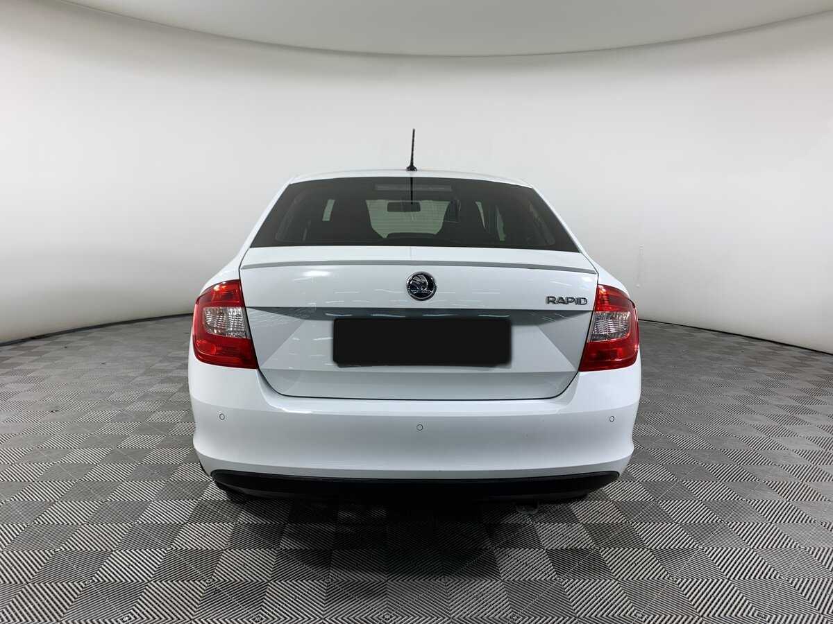Skoda Rapid с пробегом — 2015 год. Фото: #5