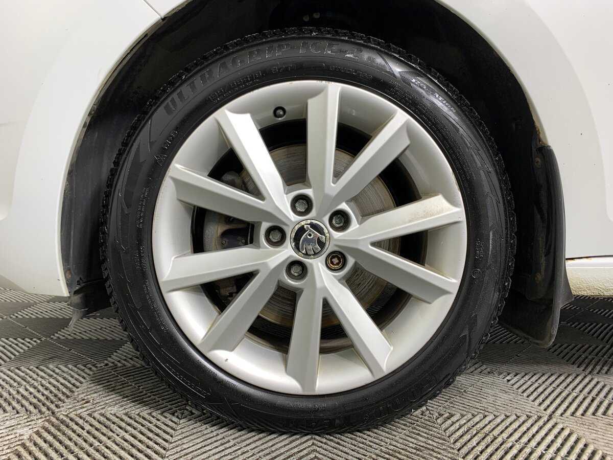 Skoda Rapid с пробегом — 2015 год. Фото: #8