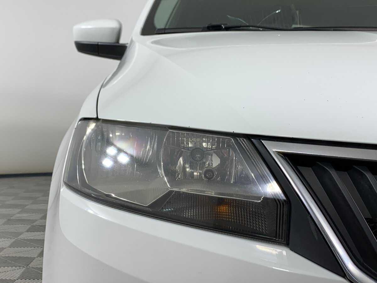Skoda Rapid с пробегом — 2015 год. Фото: #9