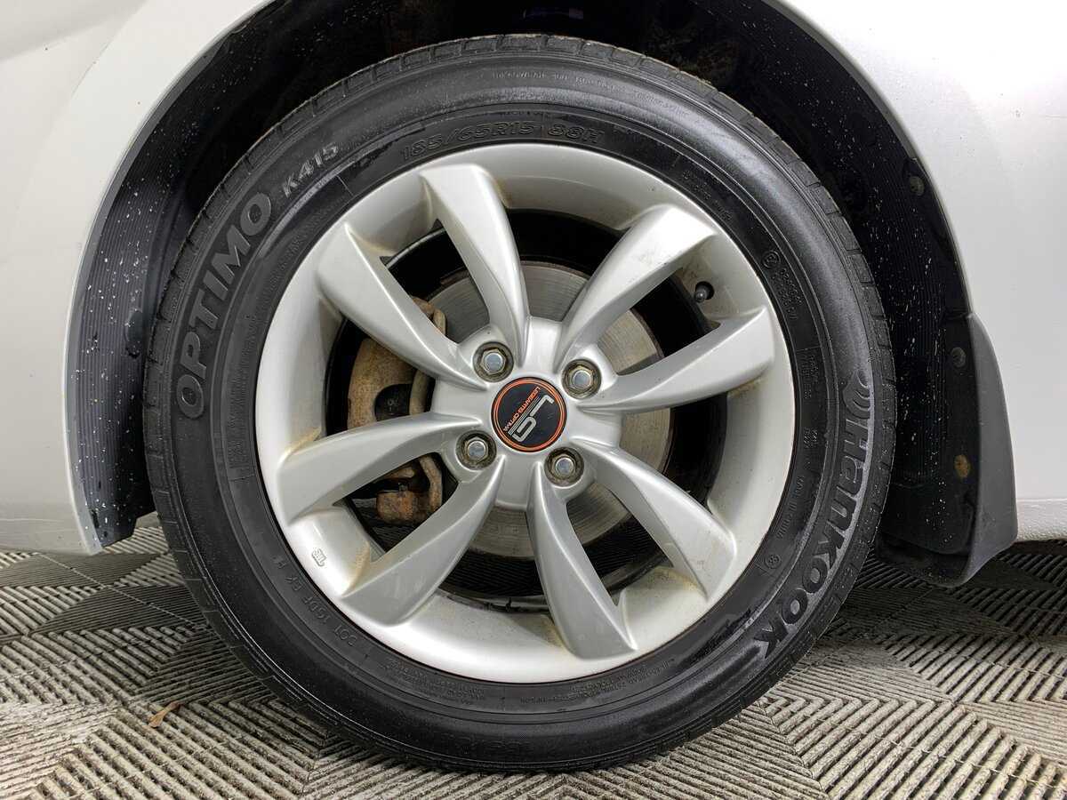 Hyundai Solaris с пробегом — 2013 год. Фото: #8