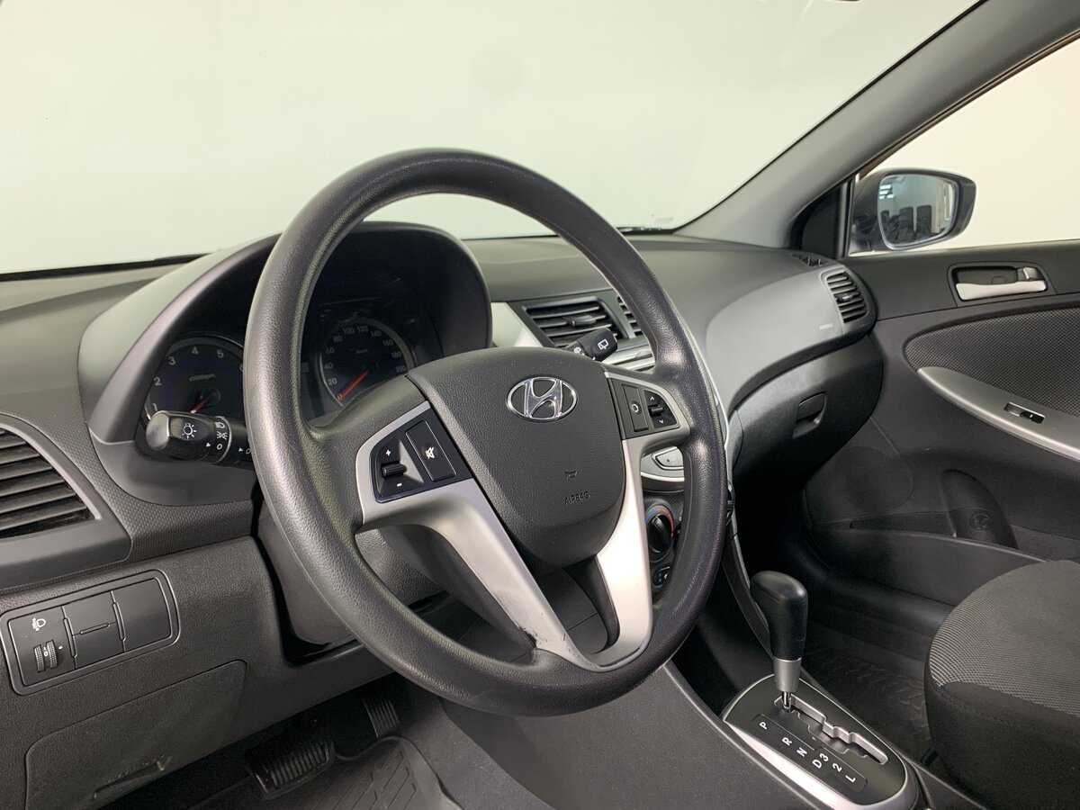 Hyundai Solaris с пробегом — 2013 год. Фото: #10