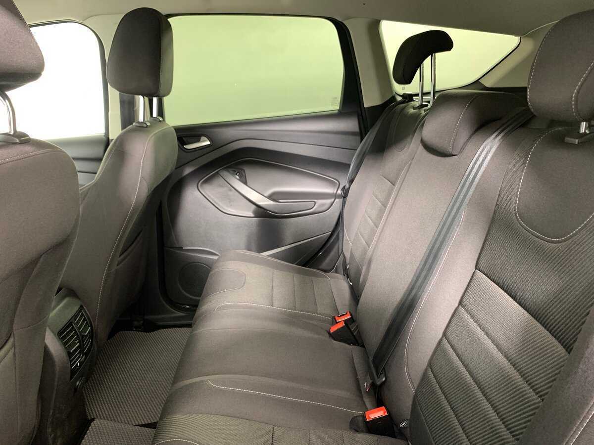 Ford Kuga с пробегом — 2015 год. Фото: #17