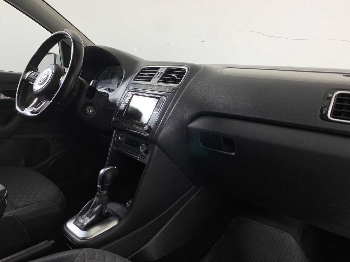 Volkswagen Polo с пробегом — 2018 год. Фото: #13