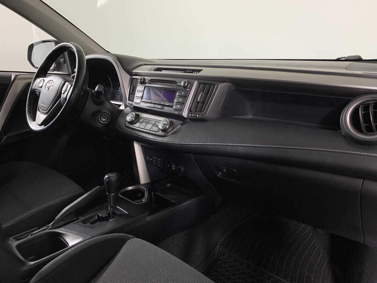 Toyota RAV4 с пробегом — 2018 год. Фото: #13