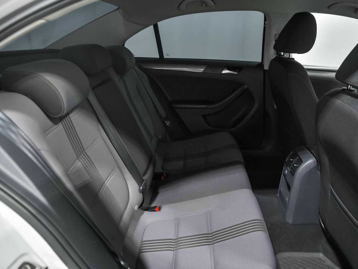 Volkswagen Jetta с пробегом — 2016 год. Фото: #12