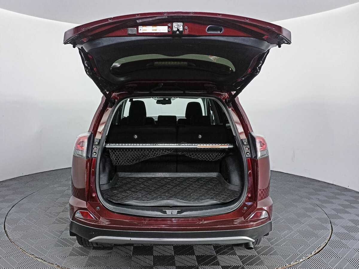 Toyota RAV4 с пробегом — 2019 год. Фото: #9