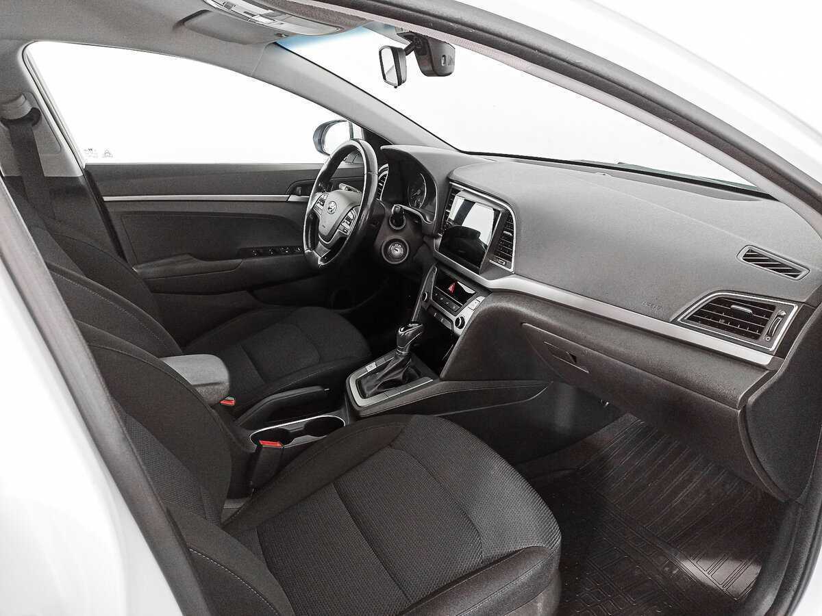 Hyundai Elantra с пробегом — 2017 год. Фото: #10