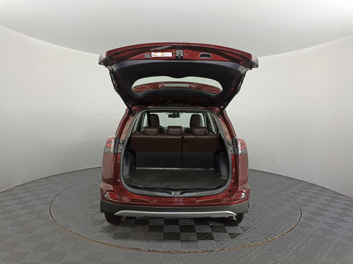 Toyota RAV4 с пробегом — 2018 год. Фото: #9