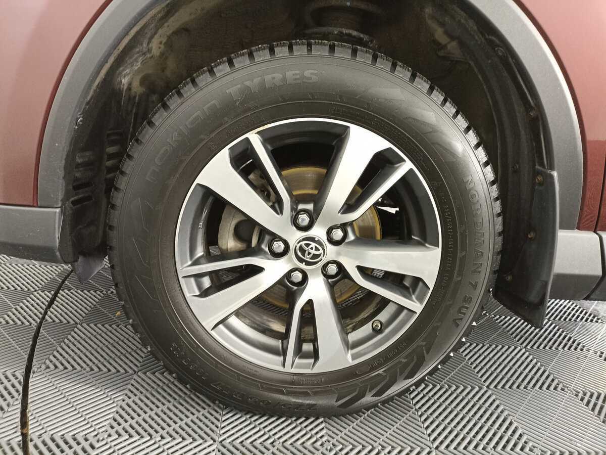 Toyota RAV4 с пробегом — 2018 год. Фото: #17