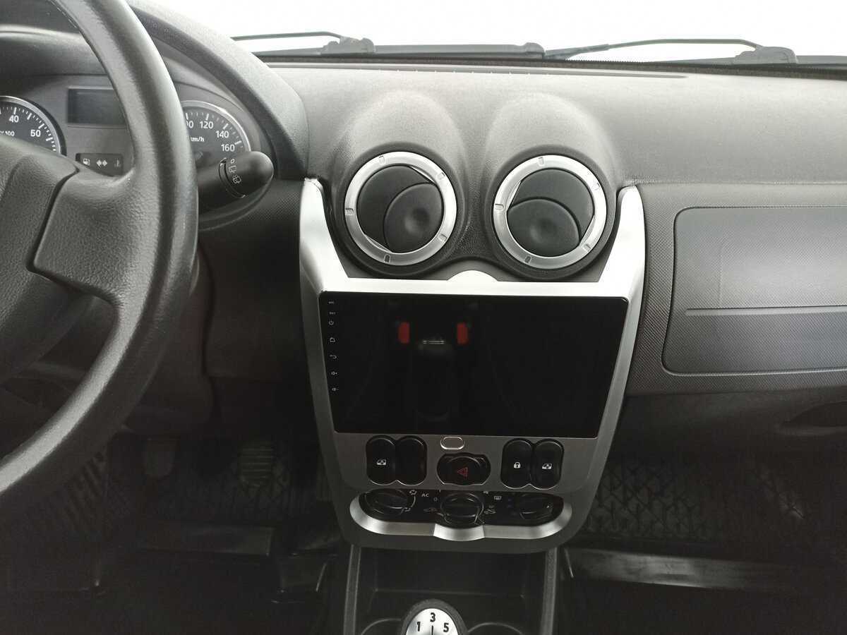 Renault Sandero с пробегом — 2014 год. Фото: #14