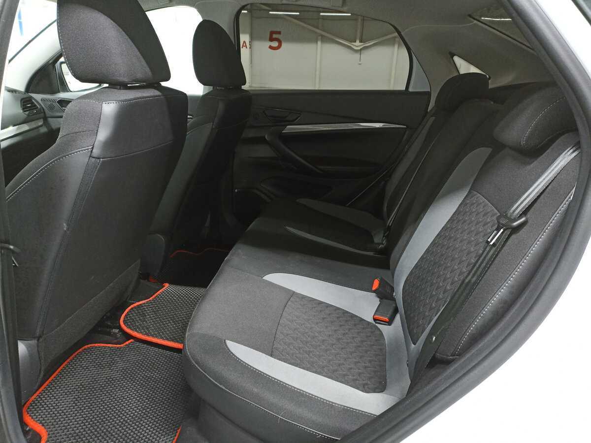 Lada (ВАЗ) Vesta с пробегом — 2024 год. Фото: #11