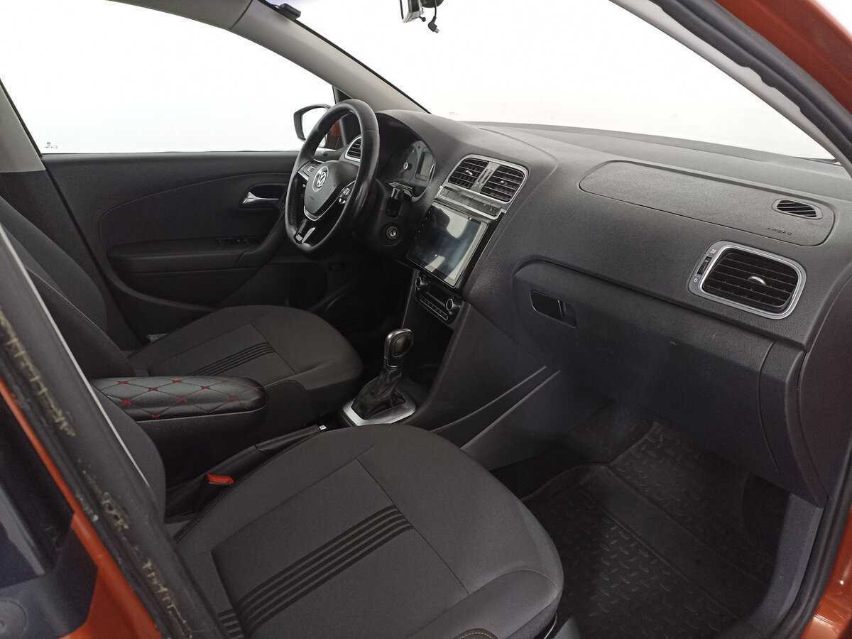 Volkswagen Polo с пробегом — 2017 год. Фото: #9