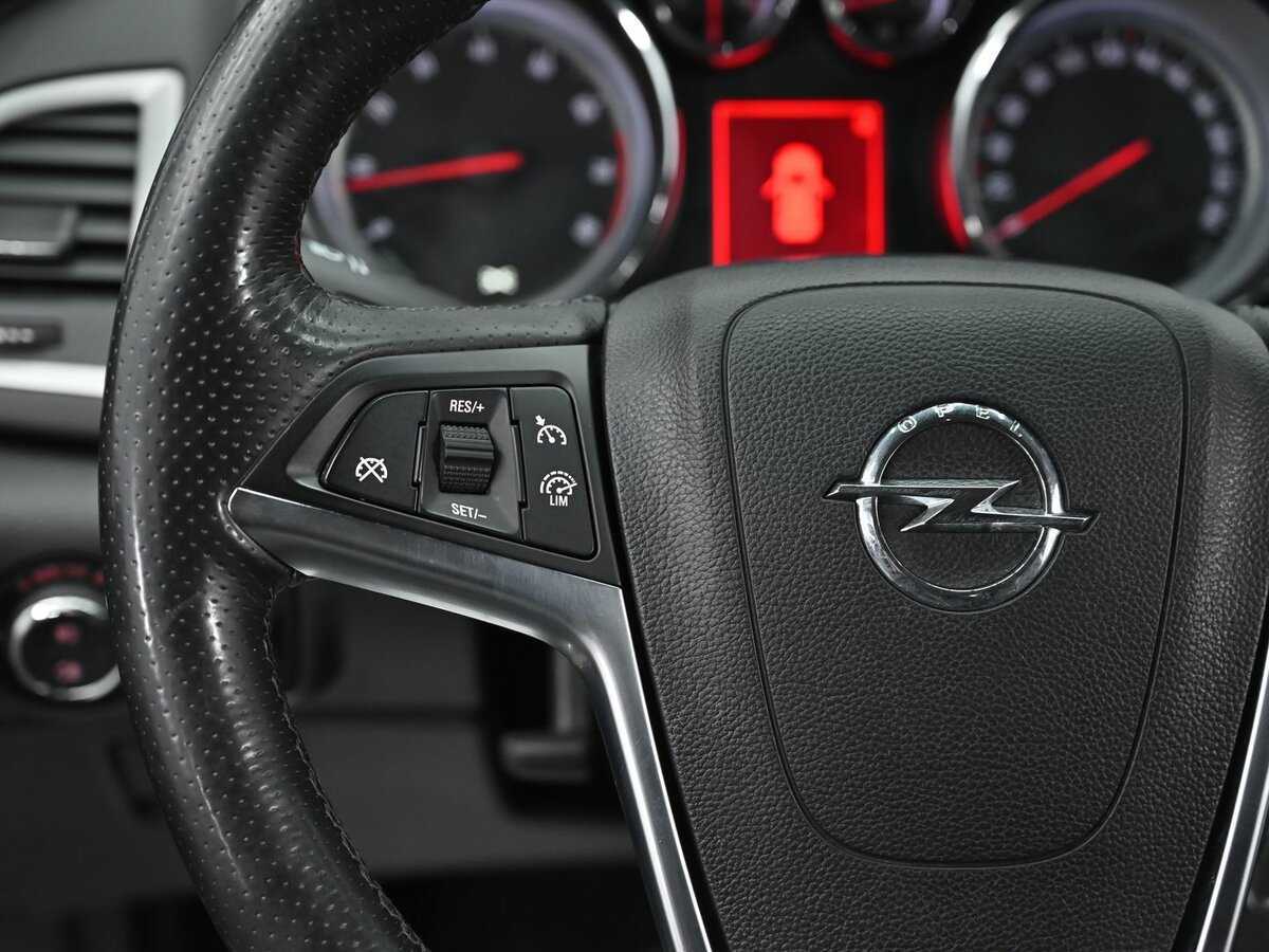 Opel Astra с пробегом — 2012 год. Фото: #7