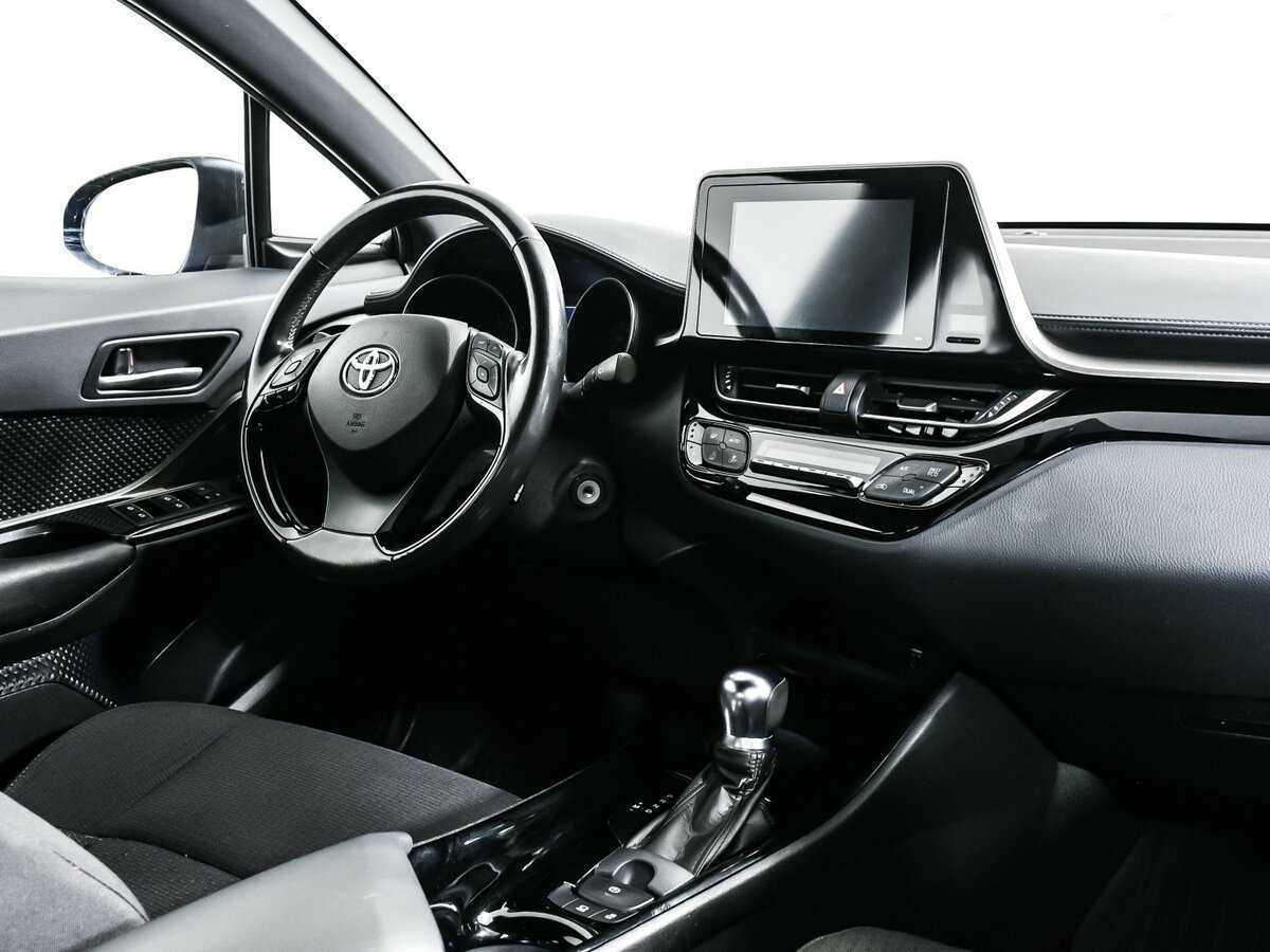 Toyota C-HR с пробегом — 2018 год. Фото: #8