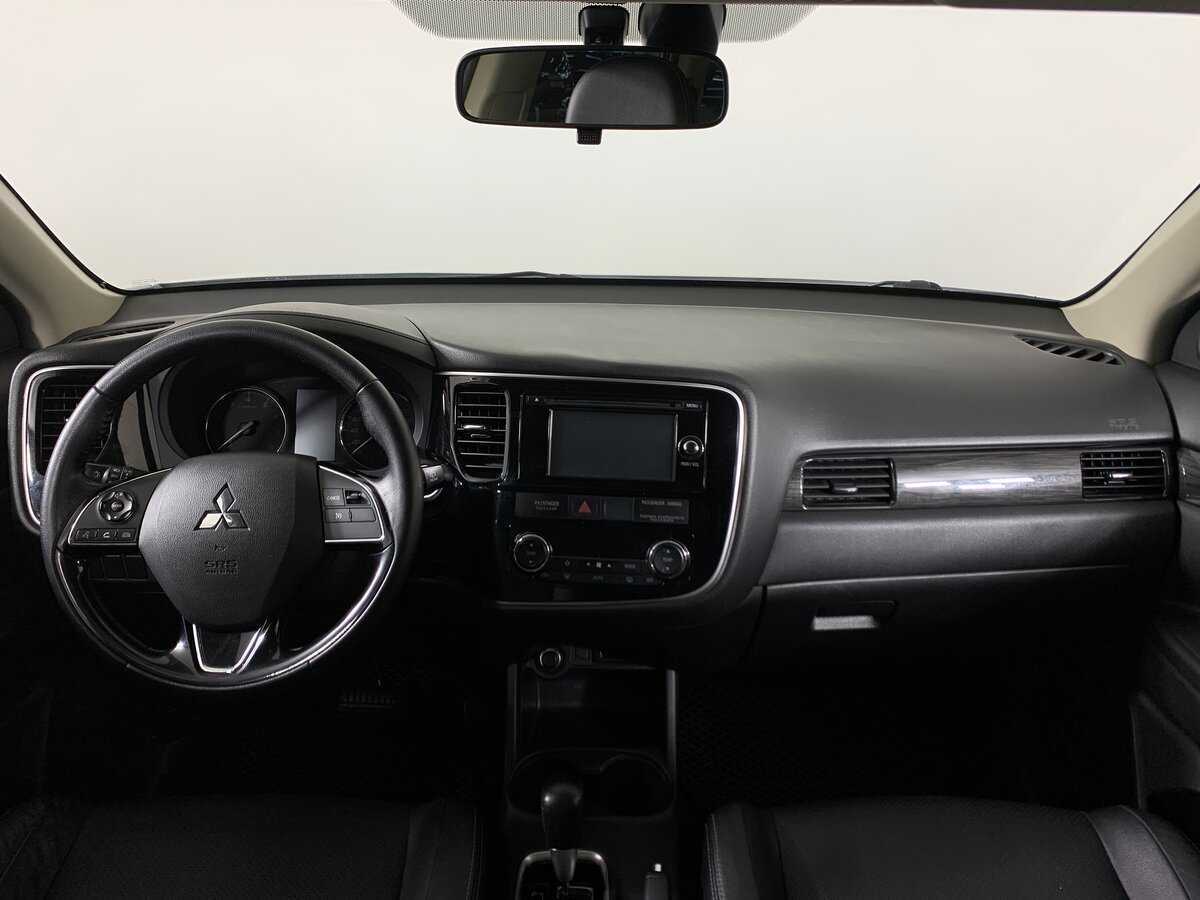 Mitsubishi Outlander с пробегом — 2016 год. Фото: #12