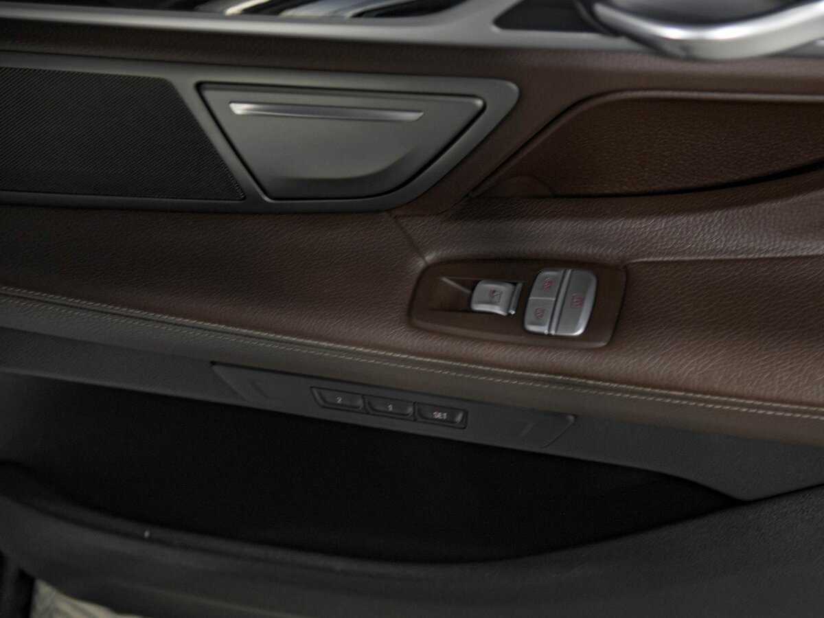 BMW 7 серии с пробегом — 2018 год. Фото: #16