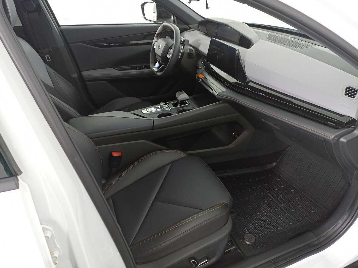 Changan UNI-V с пробегом — 2023 год. Фото: #9