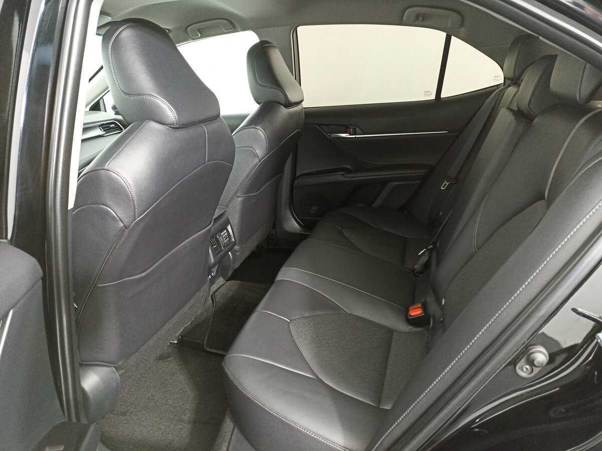 Toyota Camry с пробегом — 2021 год. Фото: #11