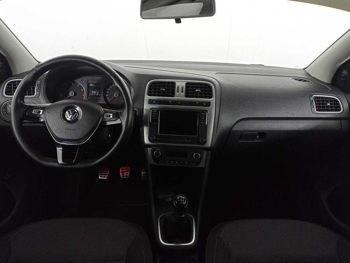 Volkswagen Polo с пробегом — 2017 год. Фото: #13