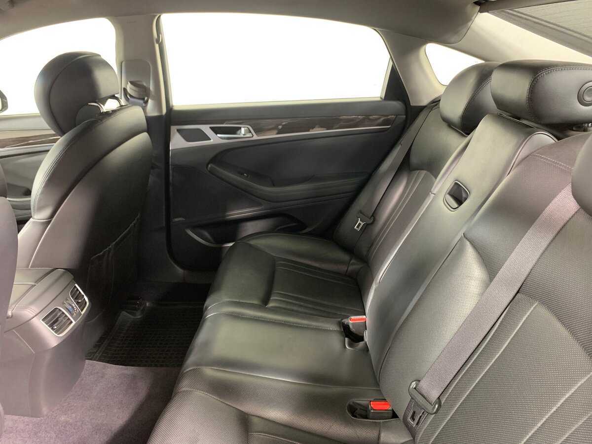 Hyundai Genesis с пробегом — 2016 год. Фото: #18