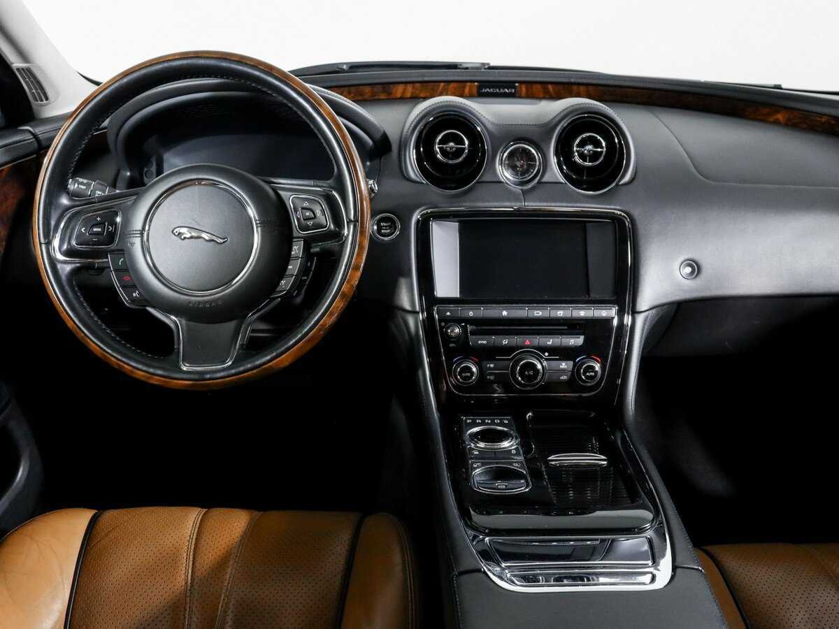 Jaguar XJ с пробегом — 2017 год. Фото: #8