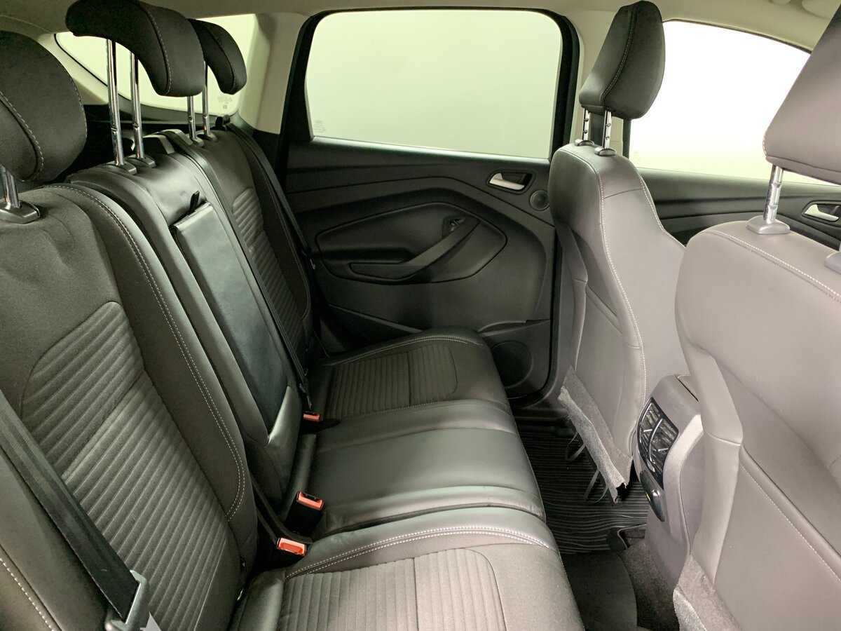 Ford Kuga с пробегом — 2017 год. Фото: #17