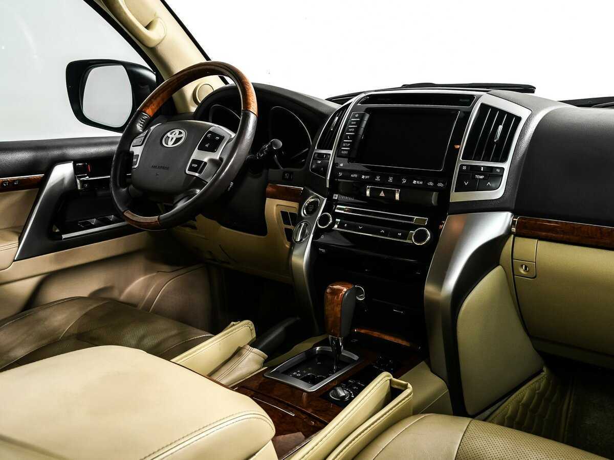 Toyota Land Cruiser с пробегом — 2012 год. Фото: #8