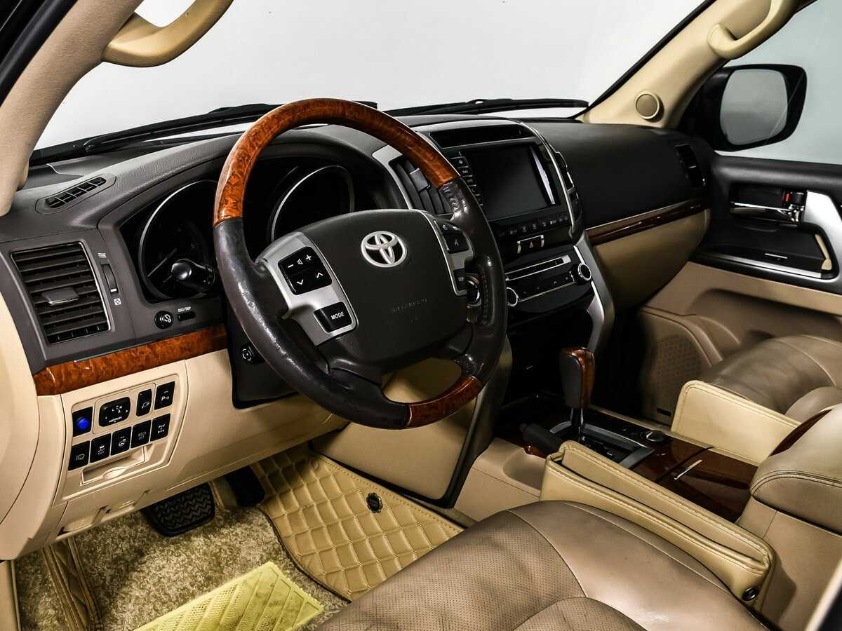 Toyota Land Cruiser с пробегом — 2012 год. Фото: #11