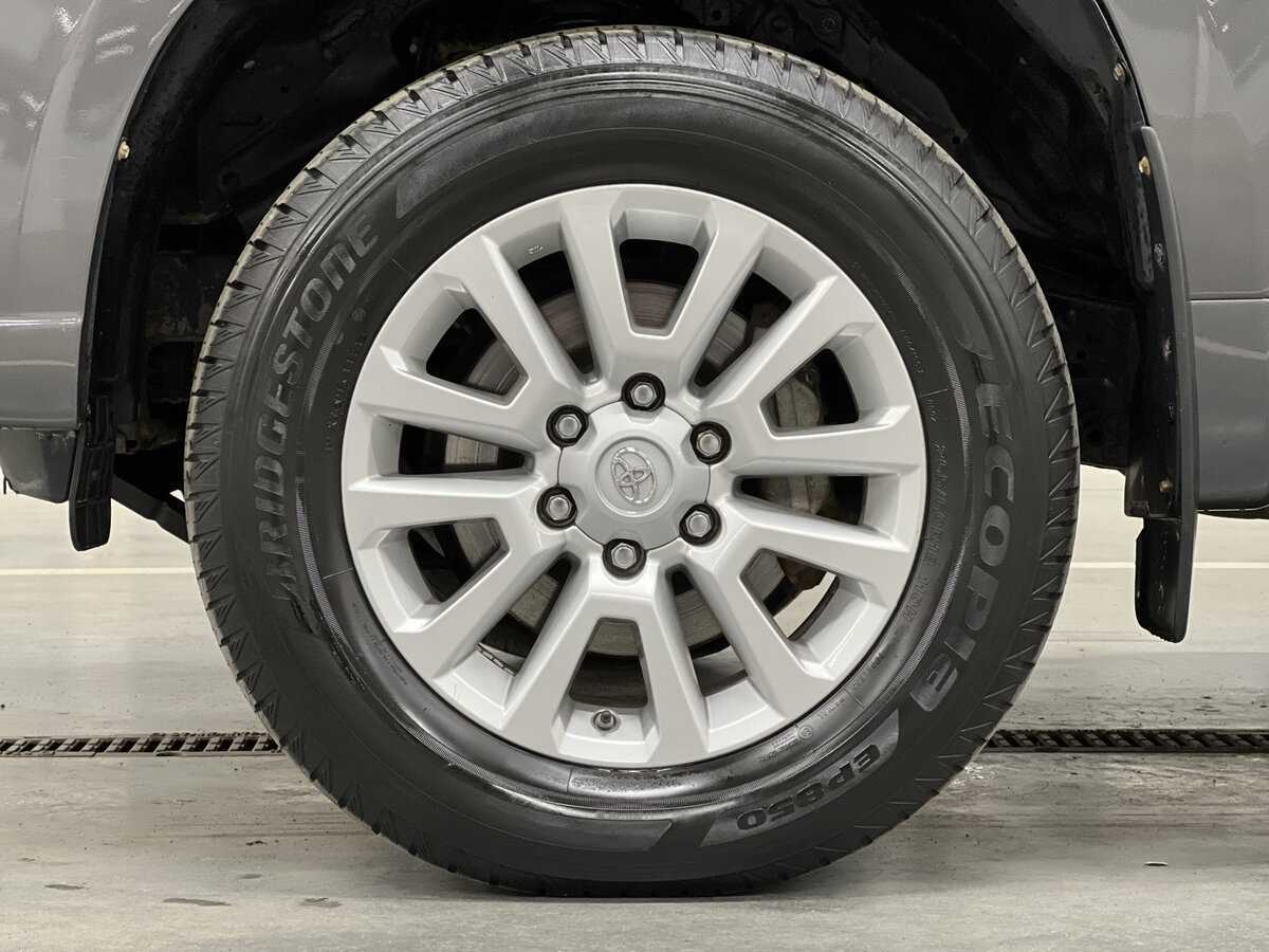 Toyota Land Cruiser Prado с пробегом — 2014 год. Фото: #17