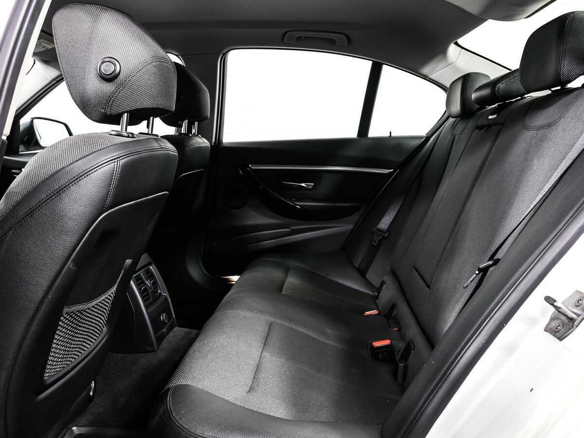 BMW 3 серии с пробегом — 2016 год. Фото: #12