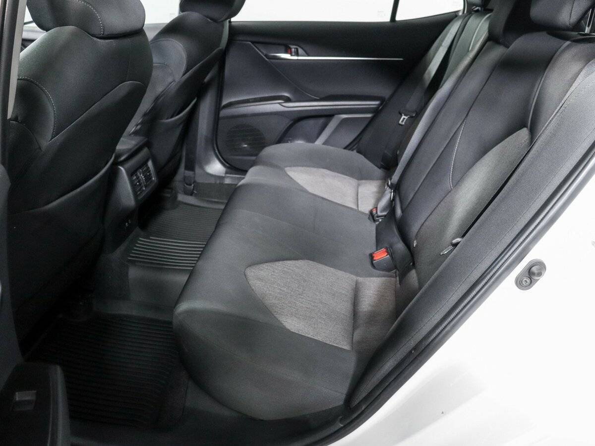 Toyota Camry с пробегом — 2021 год. Фото: #7