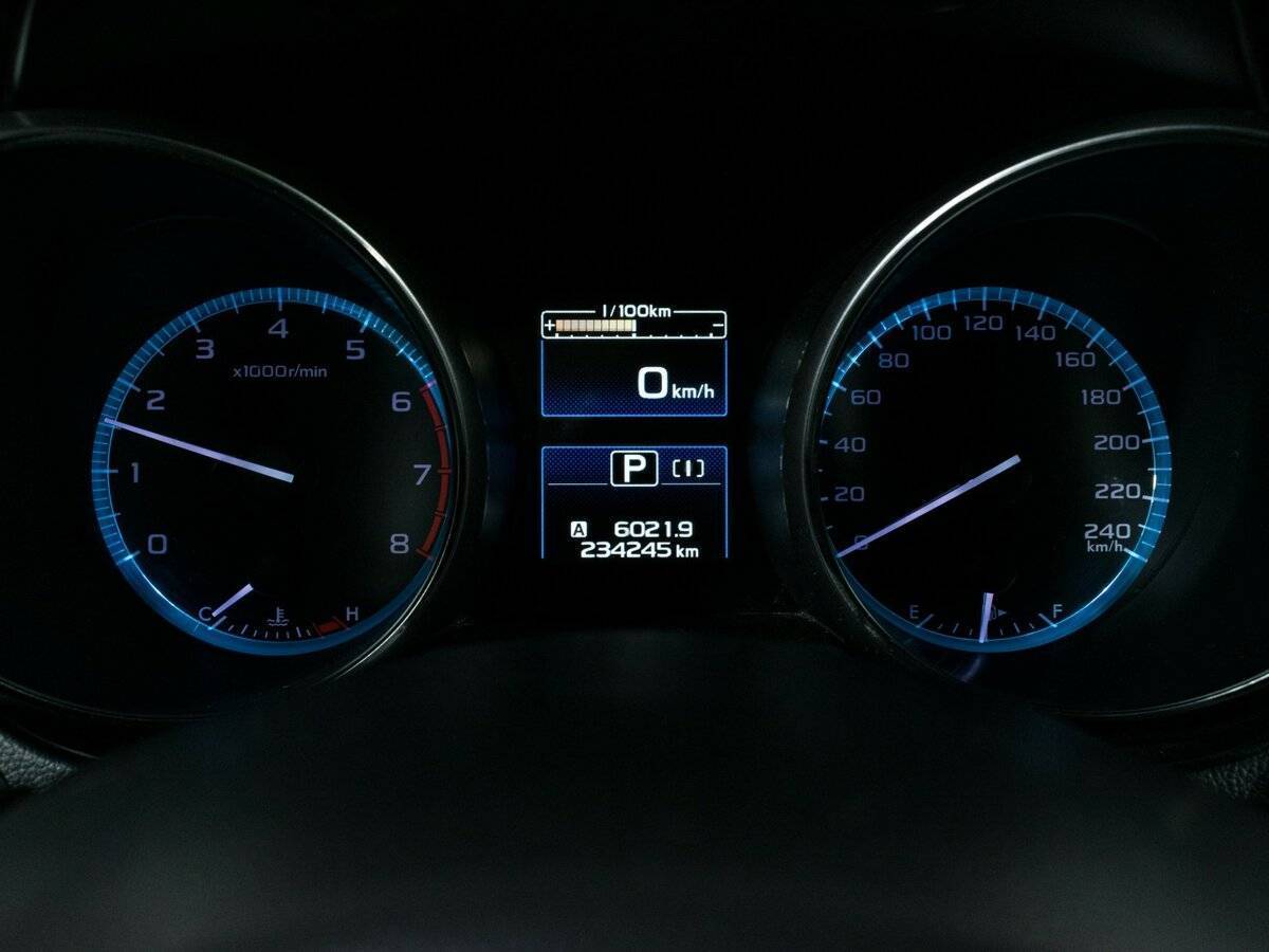 Subaru Outback с пробегом — 2015 год. Фото: #12