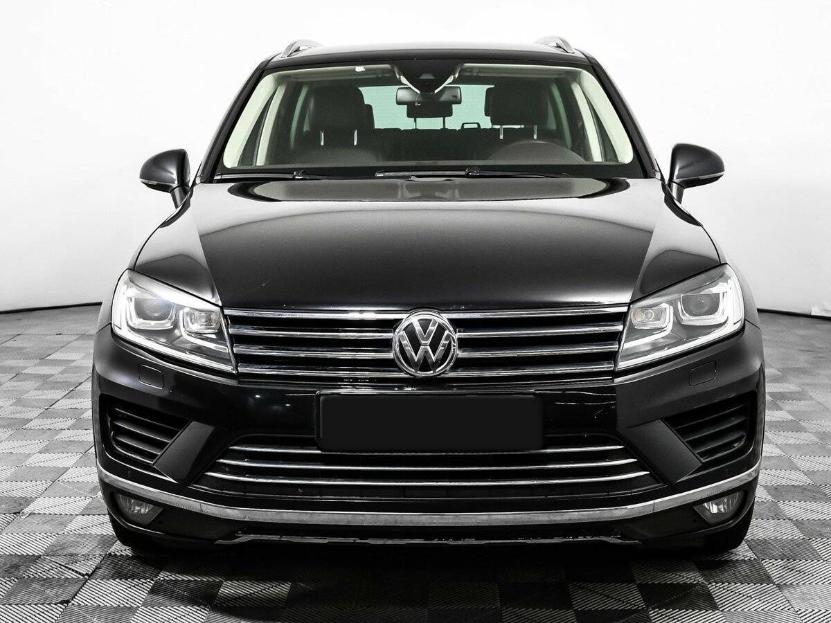 Volkswagen Touareg с пробегом — 2015 год. Фото: #1