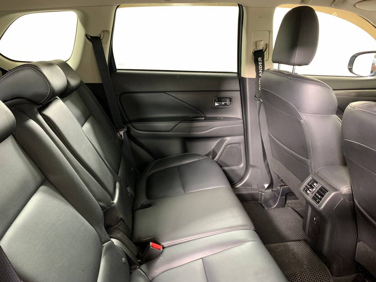 Mitsubishi Outlander с пробегом — 2020 год. Фото: #16