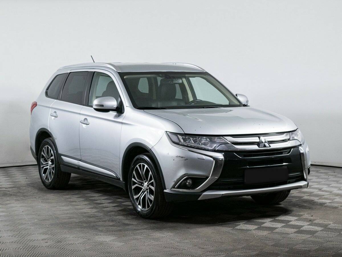 Mitsubishi Outlander с пробегом — 2015 год. Фото: #2
