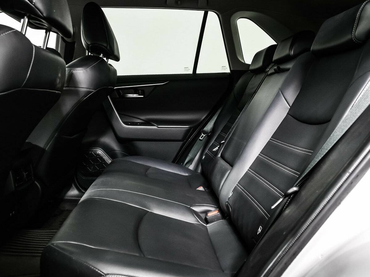 Toyota RAV4 с пробегом — 2021 год. Фото: #11