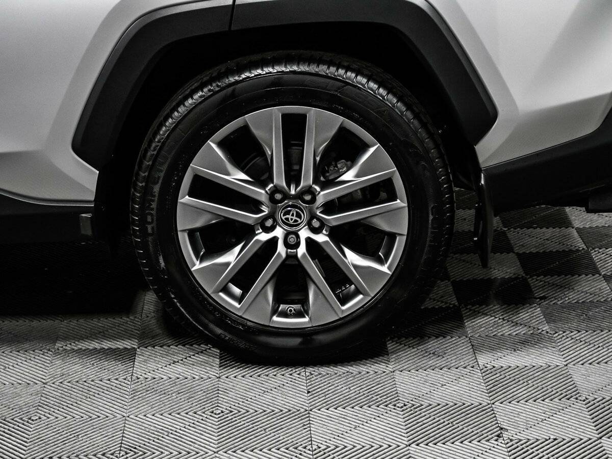 Toyota RAV4 с пробегом — 2021 год. Фото: #13