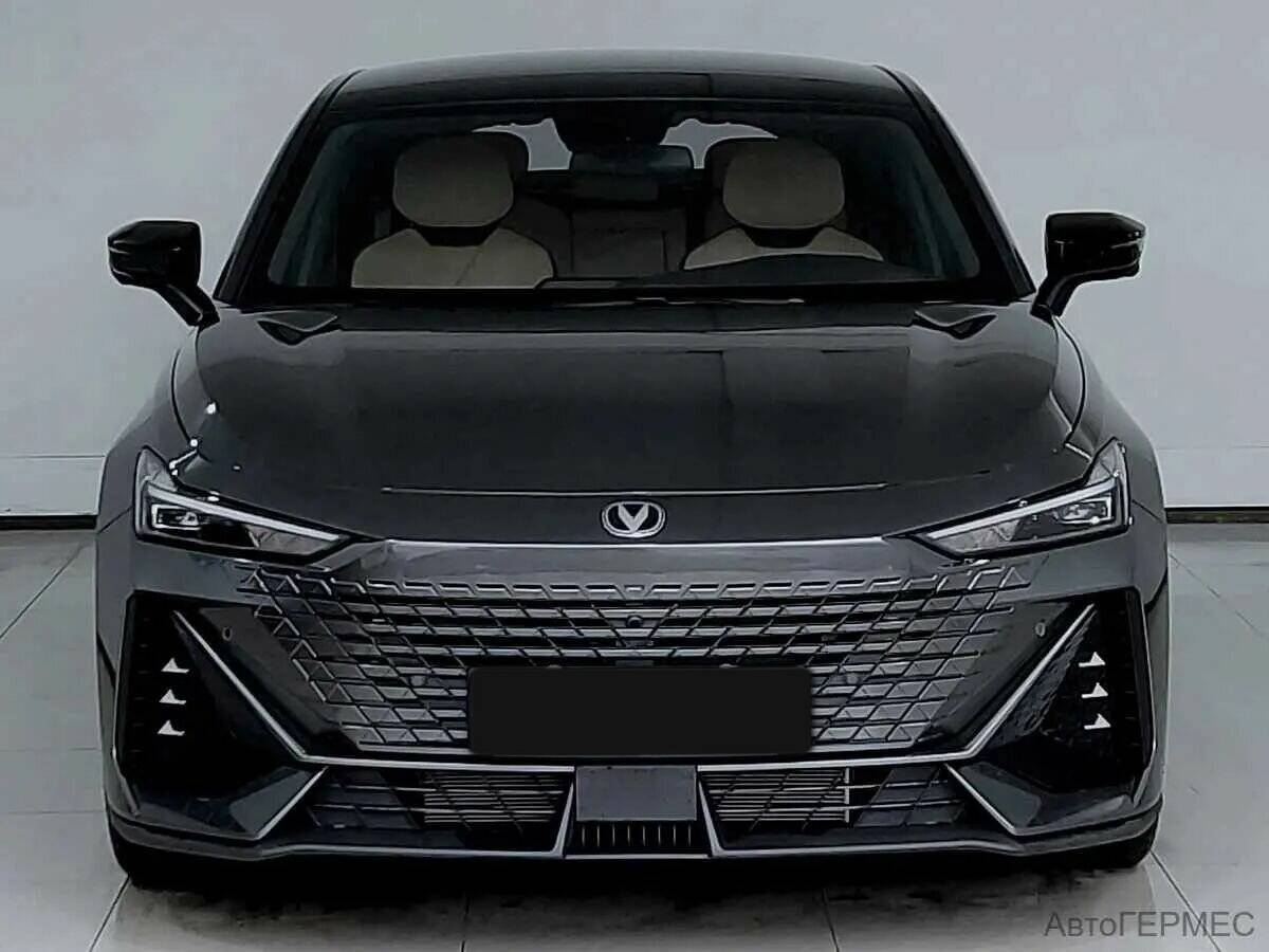 Changan UNI-V с пробегом — 2023 год. Фото: #1