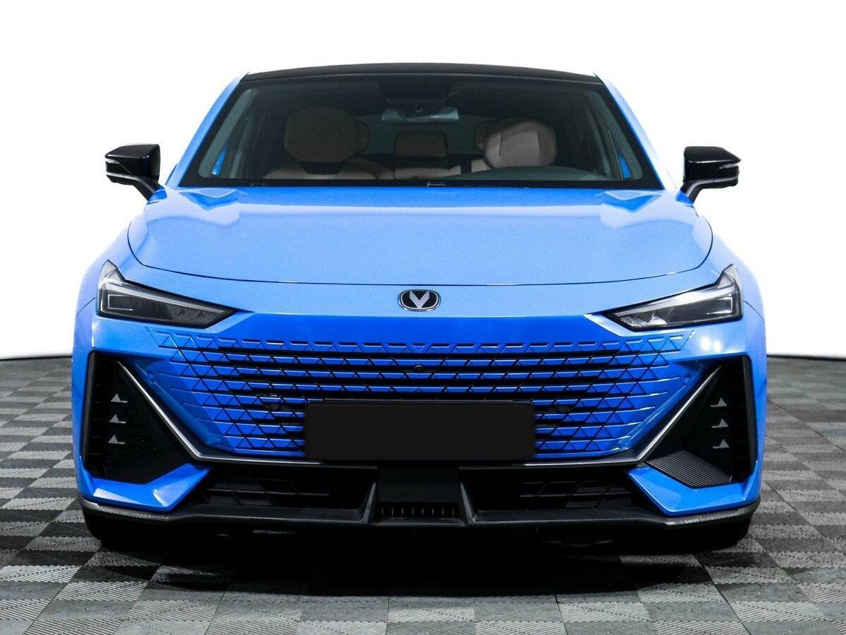 Changan UNI-V с пробегом — 2022 год. Фото: #1