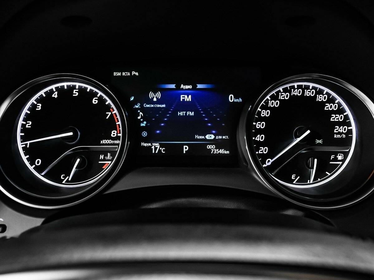 Toyota Camry с пробегом — 2018 год. Фото: #9