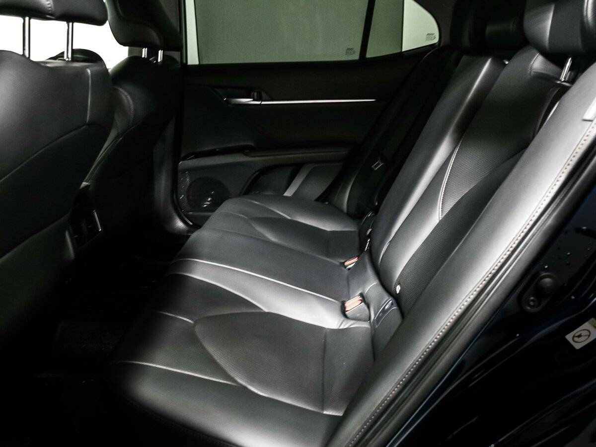 Toyota Camry с пробегом — 2018 год. Фото: #11