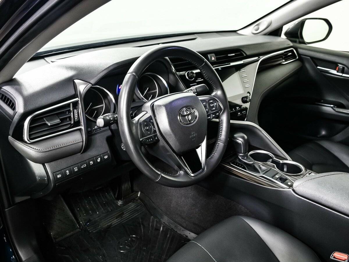 Toyota Camry с пробегом — 2018 год. Фото: #12