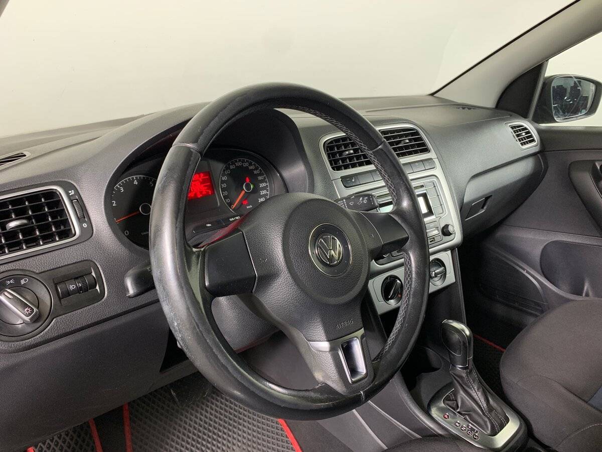 Volkswagen Polo с пробегом — 2013 год. Фото: #7
