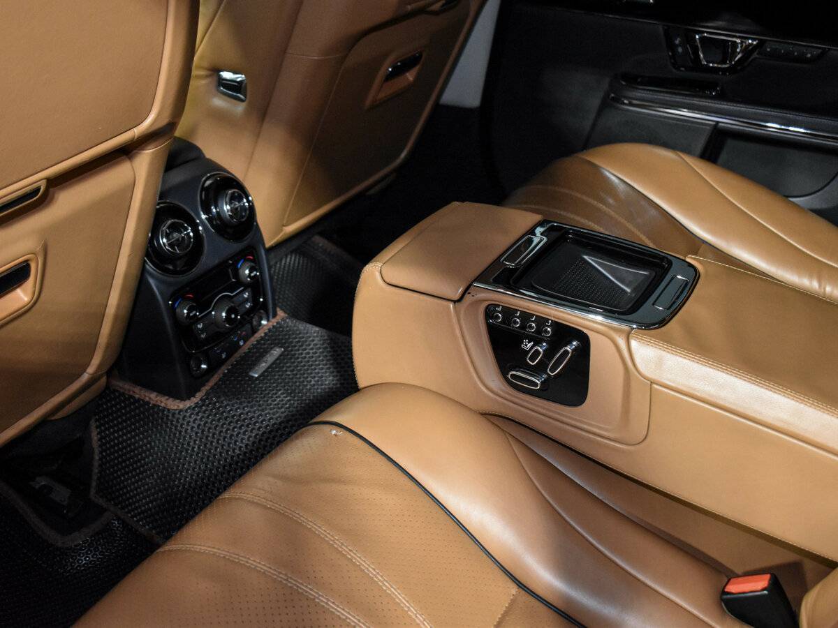 Jaguar XJ с пробегом — 2016 год. Фото: #11