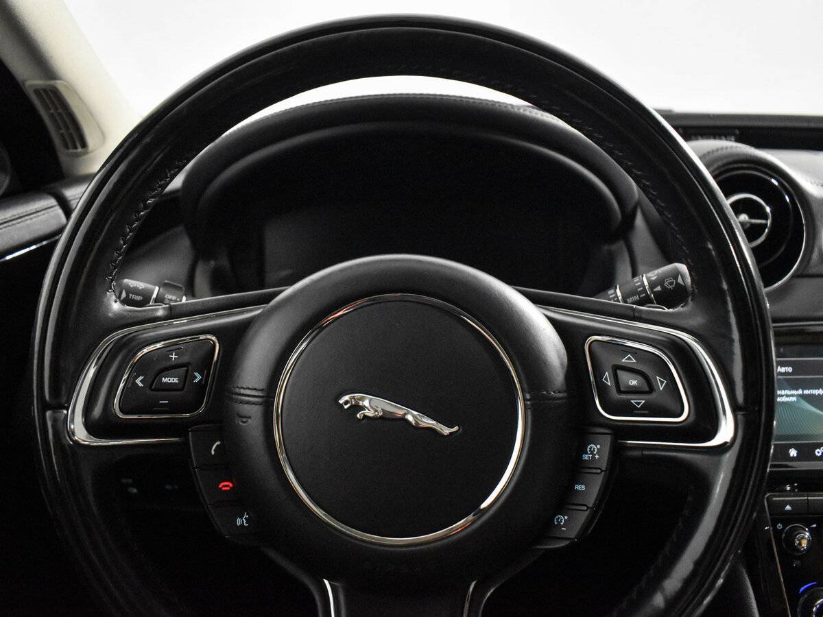 Jaguar XJ с пробегом — 2016 год. Фото: #19
