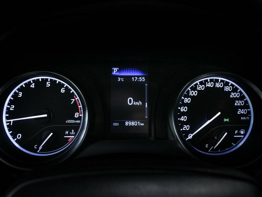 Toyota Camry с пробегом — 2021 год. Фото: #9